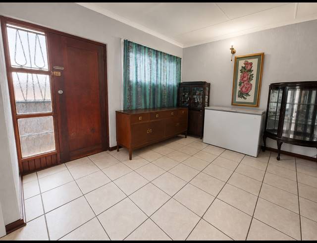 3 BEDROOM FLAT FOR SALE IN THREE RIVERS